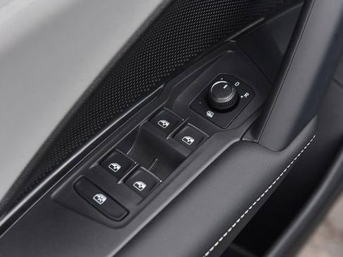 New 2026 Volkswagen Tiguan SE R-Line image 8