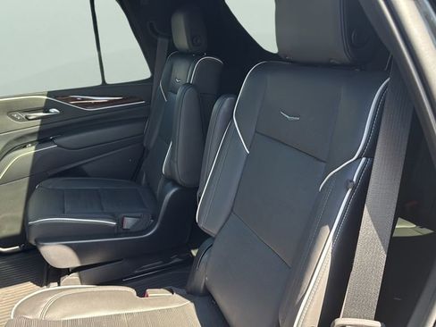 Used 2022 Cadillac Escalade Premium Luxury image 14