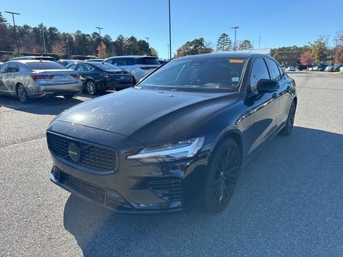 Used 2023 Volvo S60 T8 Plus w/ Climate Package image 4