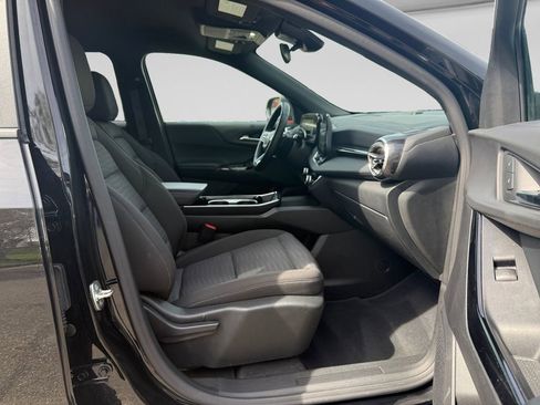 Used 2025 Chevrolet Equinox LT FWD image 17