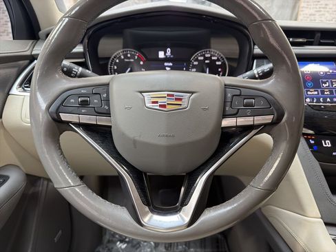 Used 2022 Cadillac XT6 Premium Luxury image 19
