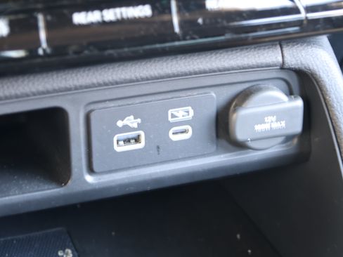 Used 2025 Honda Pilot Black Edition image 27