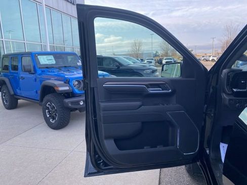 Used 2022 Chevrolet Silverado 1500 LT AWD/4WD image 9
