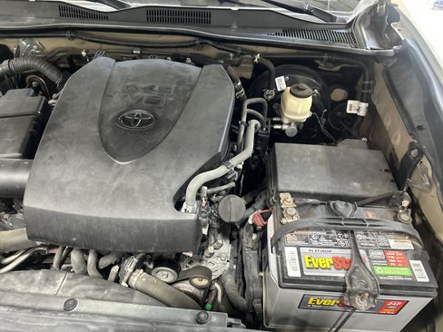 Used 2017 Toyota Tacoma SR5 w/ Tow Package RWD image 58