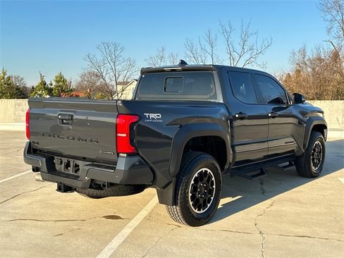 Used 2024 Toyota Tacoma TRD Off-Road image 4