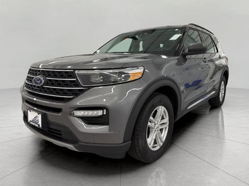 Used 2024 Ford Explorer XLT w/ Equipment Group 202A AWD/4WD image 12
