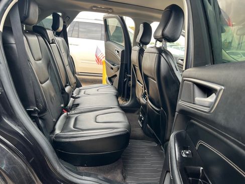 Used 2020 Ford Edge Titanium FWD image 16