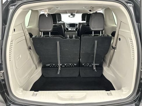 Used 2024 Chrysler Pacifica Limited FWD image 24