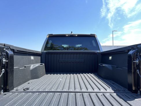 Used 2025 Toyota Tacoma SR5 AWD/4WD image 27