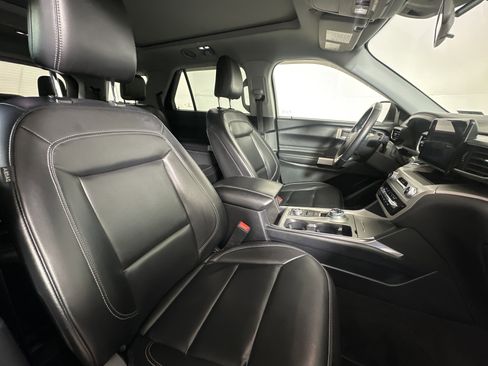 Certified 2021 Ford Explorer XLT w/ Equipment Group 202A image 26