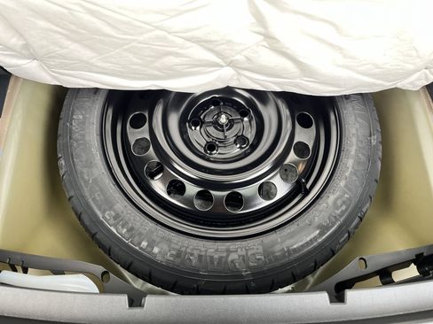 Used 2026 Ford Explorer Active AWD/4WD image 13