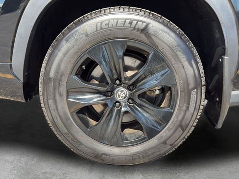 Used 2025 Toyota Highlander XLE AWD/4WD image 22
