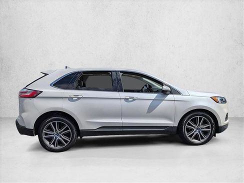 Used 2019 Ford Edge Titanium w/ Equipment Group 301A FWD image 4
