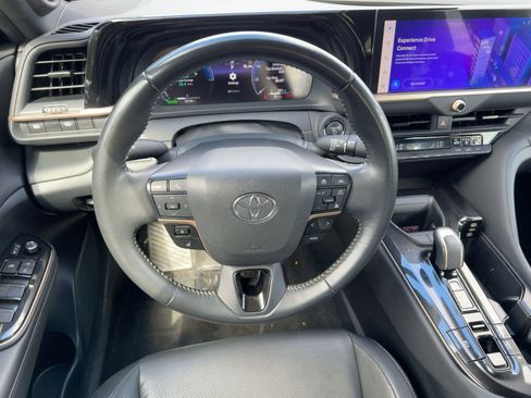Used 2024 Toyota Crown Limited image 19
