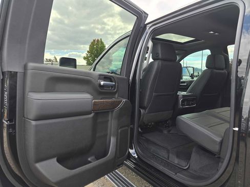 Used 2022 GMC Sierra 3500 Denali w/ Denali Black Diamond Edition AWD/4WD image 16