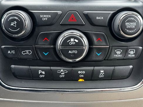 Used 2014 Jeep Grand Cherokee Limited w/ Luxury Group II AWD/4WD image 15