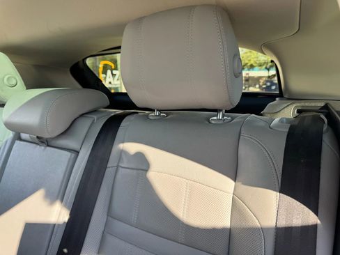 Used 2020 Land Rover Range Rover Evoque SE image 32