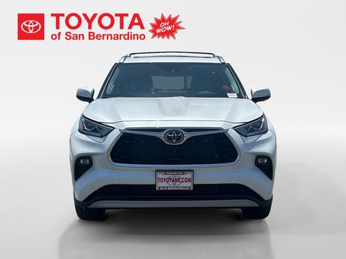 New 2025 Toyota Highlander Platinum image 8