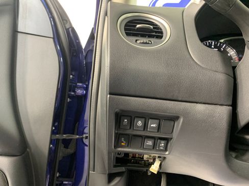Used 2020 Nissan Pathfinder SL AWD/4WD image 16