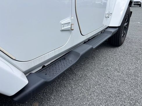Used 2018 Jeep Wrangler Unlimited Sahara AWD/4WD image 5