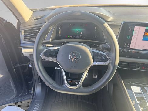 Used 2024 Volkswagen Atlas Peak Edition SEL image 12