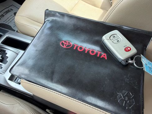 Used 2018 Toyota 4Runner Limited AWD/4WD image 41