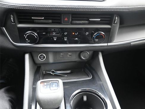 Used 2021 Nissan Rogue S image 14