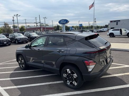 Used 2024 Hyundai Kona SEL AWD/4WD image 2