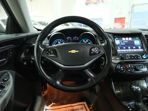 Used 2015 Chevrolet Impala LT w/ Convenience Package image 29