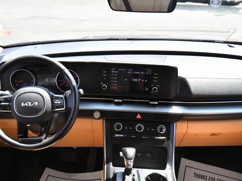 Used 2022 Kia Carnival LX FWD image 37