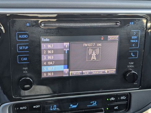 Used 2018 Toyota Corolla SE image 24