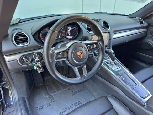 Used 2018 Porsche 718 Cayman RWD image 13