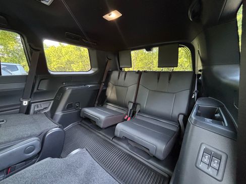 Used 2026 Lexus GX 550 w/ Accessory Package (2T) AWD/4WD image 28