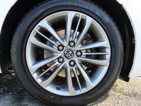 Used 2017 Toyota Camry SE image 19