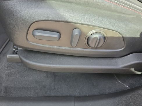 Used 2023 Chevrolet Traverse RS image 23