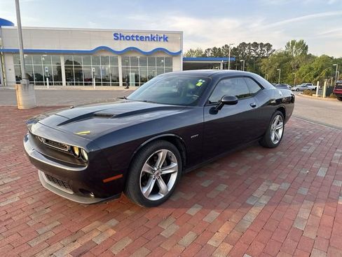 Used 2018 Dodge Challenger R/T image 4
