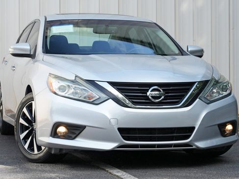 Used 2018 Nissan Altima 2.5 SV w/ 2.5 SV Technology Package FWD image 2