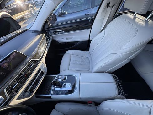 Used 2018 BMW 750i image 47