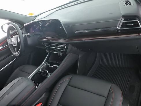 Used 2025 Chevrolet Traverse Z71 w/ LPO, Floor Liner Package image 31