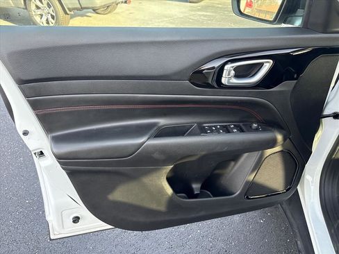 Used 2022 Jeep Compass Trailhawk w/ Trailhawk Convenience Group image 11