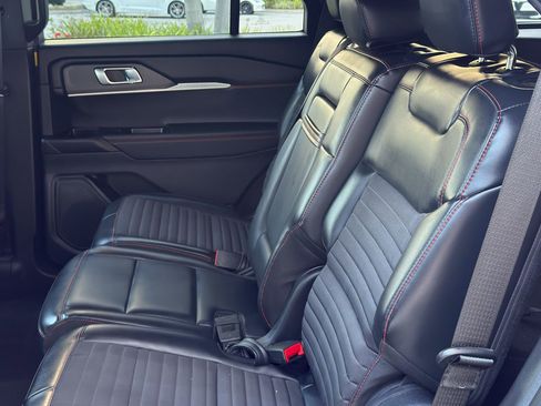 Used 2025 Ford Explorer ST-Line w/ ST-Line Street Pack image 19