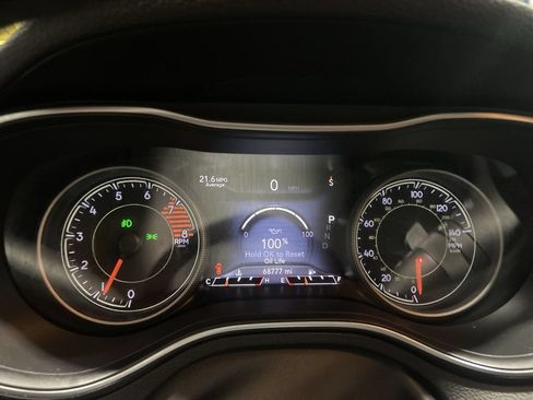 Used 2019 Jeep Cherokee Limited AWD/4WD image 12