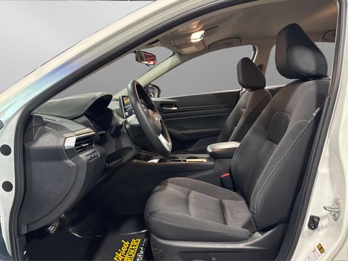 Used 2025 Nissan Altima 2.5 SV image 17