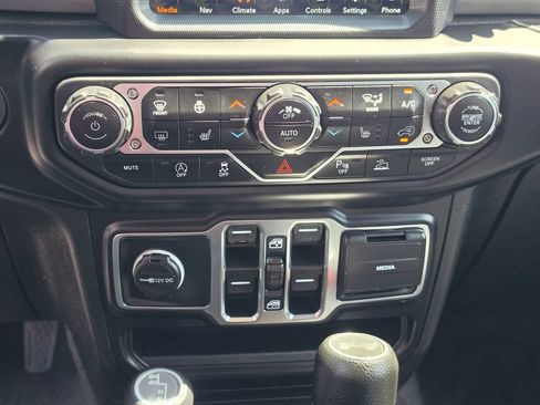 Used 2021 Jeep Wrangler Unlimited Sport AWD/4WD image 25