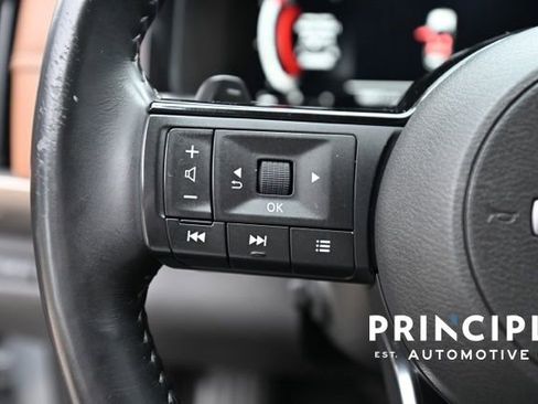 Used 2023 Nissan Pathfinder Platinum image 22