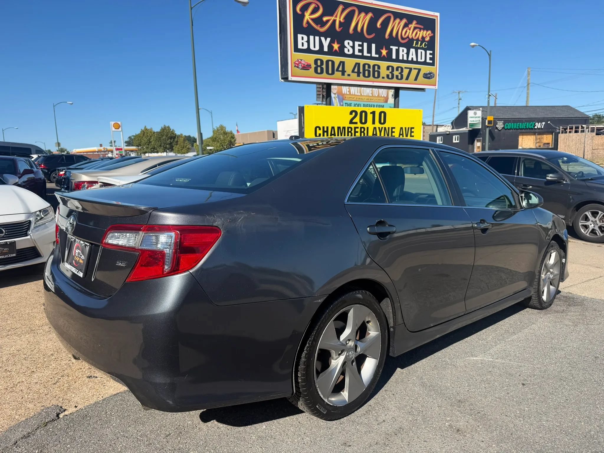 Used 2012 Toyota Camry SE FWD image 2