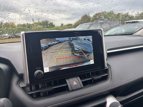 Used 2025 Toyota RAV4 XLE image 17