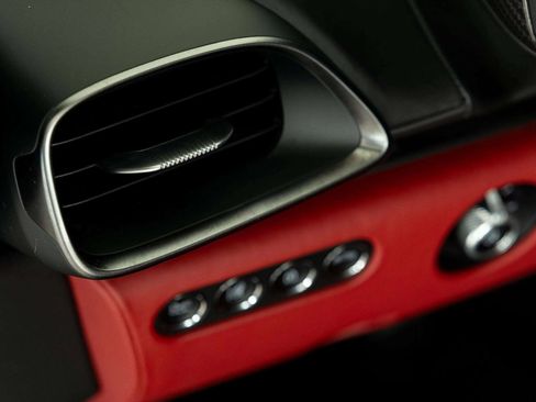 Used 2023 McLaren Artura image 19