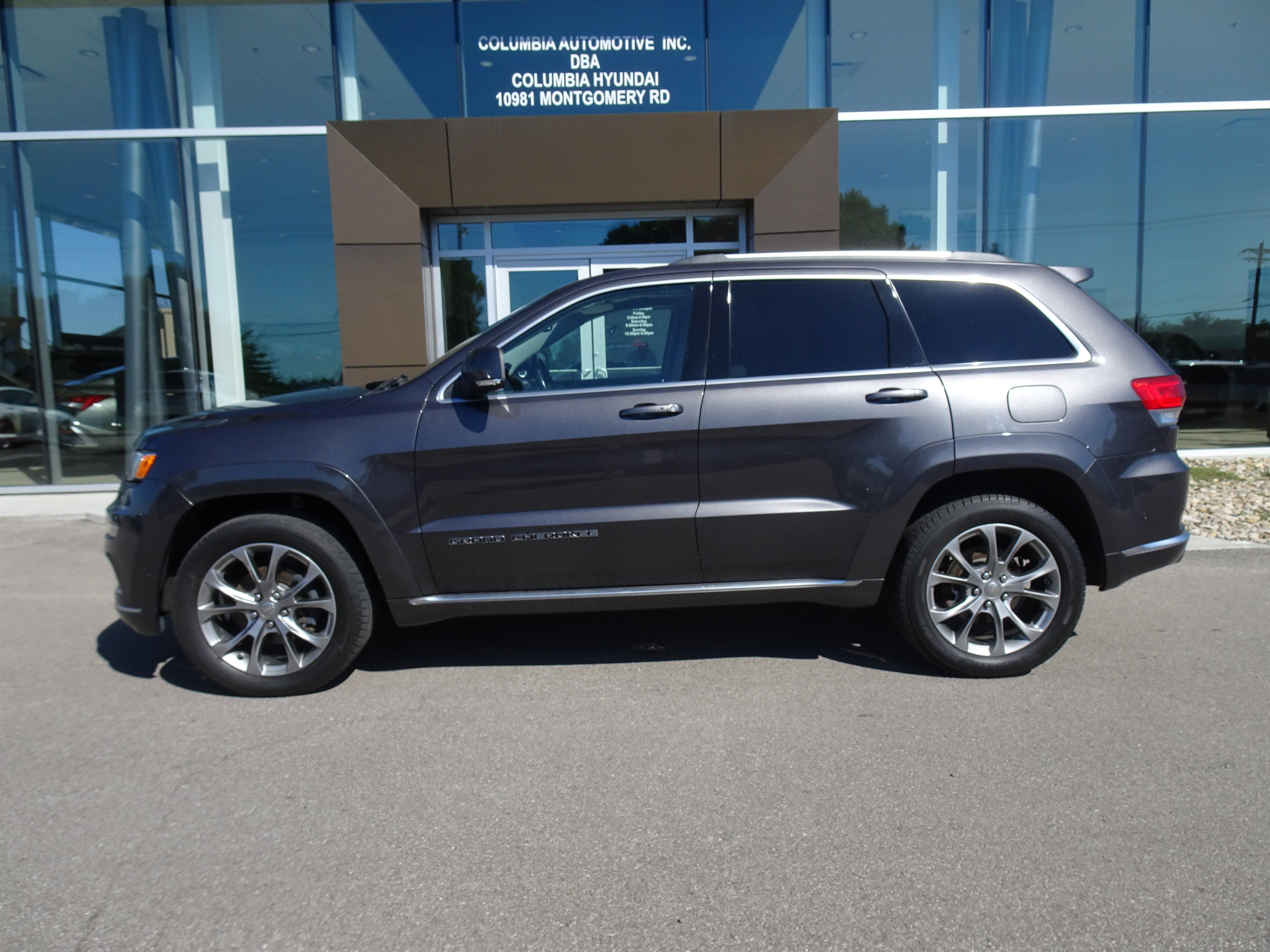 Used 2019 Jeep Grand Cherokee Summit AWD/4WD image 2