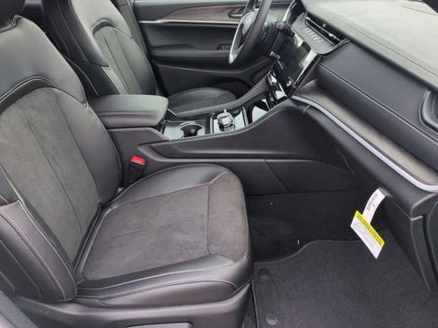 New 2026 Jeep Grand Cherokee L Laredo image 32